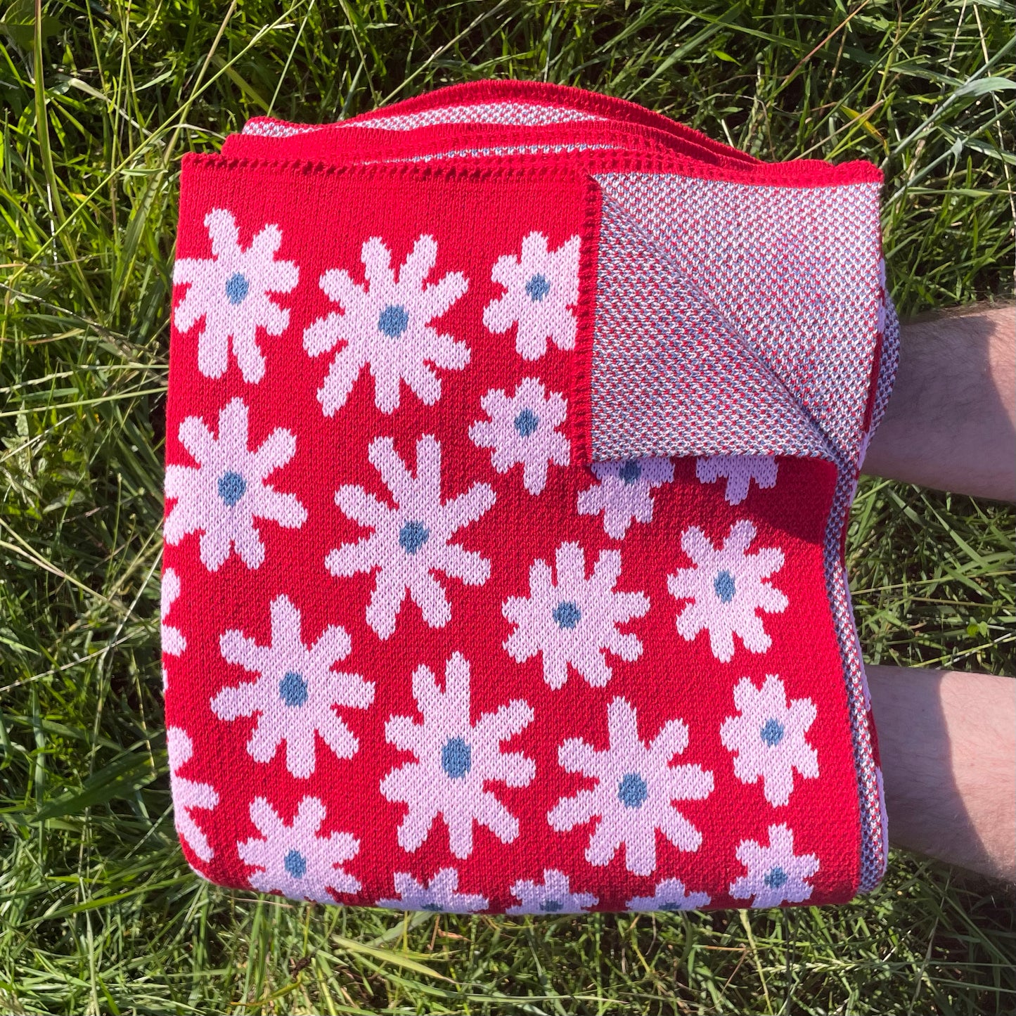 Starry Meadow Throw Blanket - Strawberry