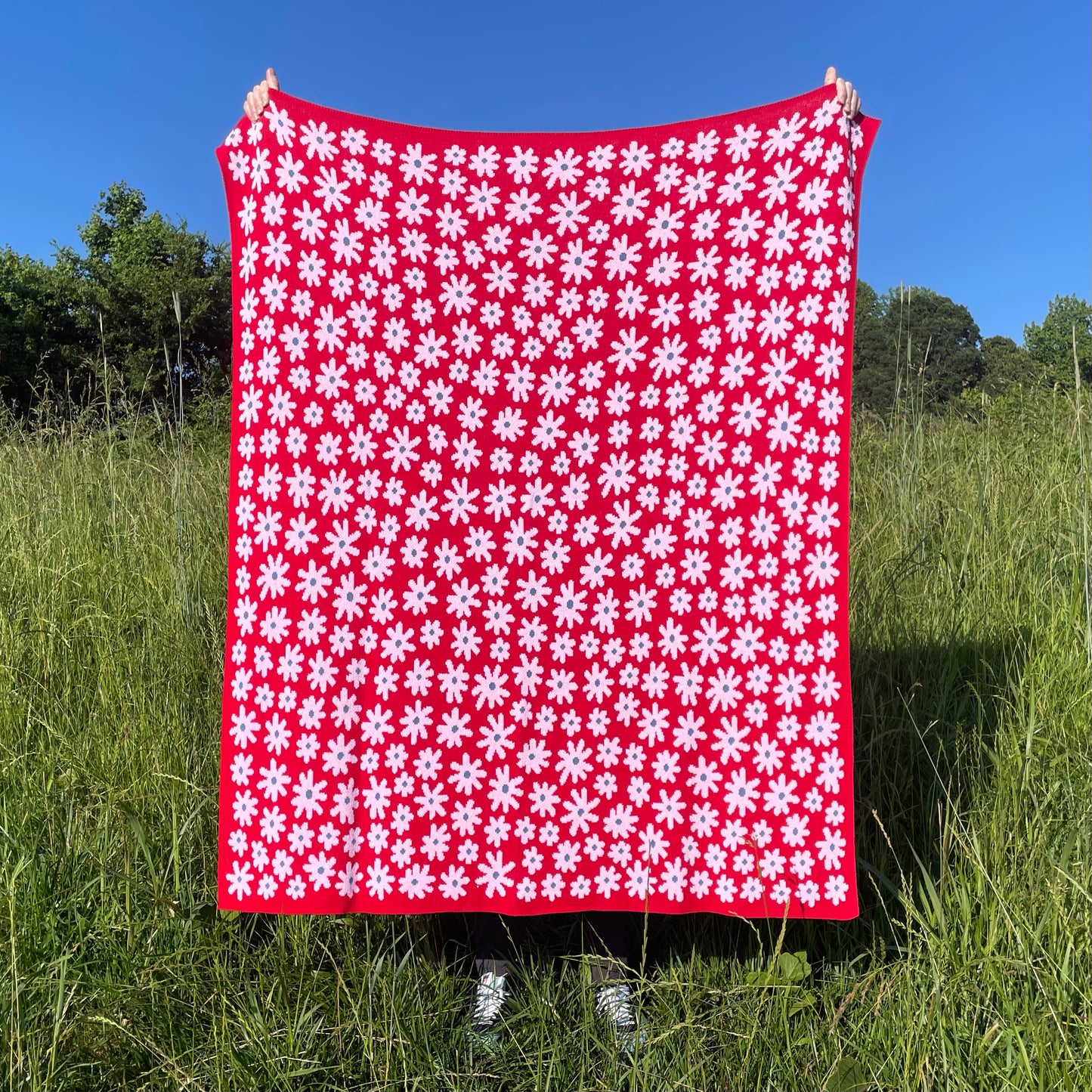 Starry Meadow Throw Blanket - Strawberry