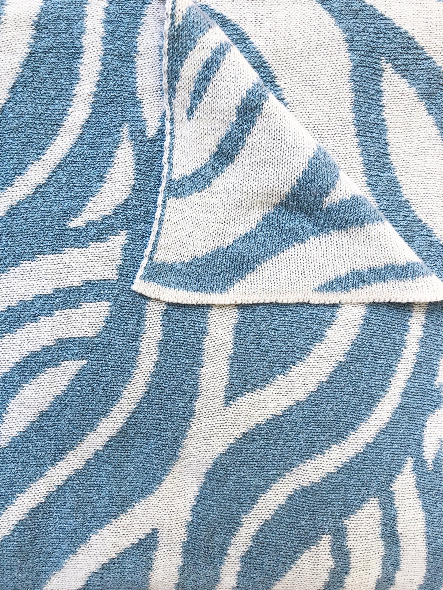 Triple Ripple Reversible Quilt - Sea Spray